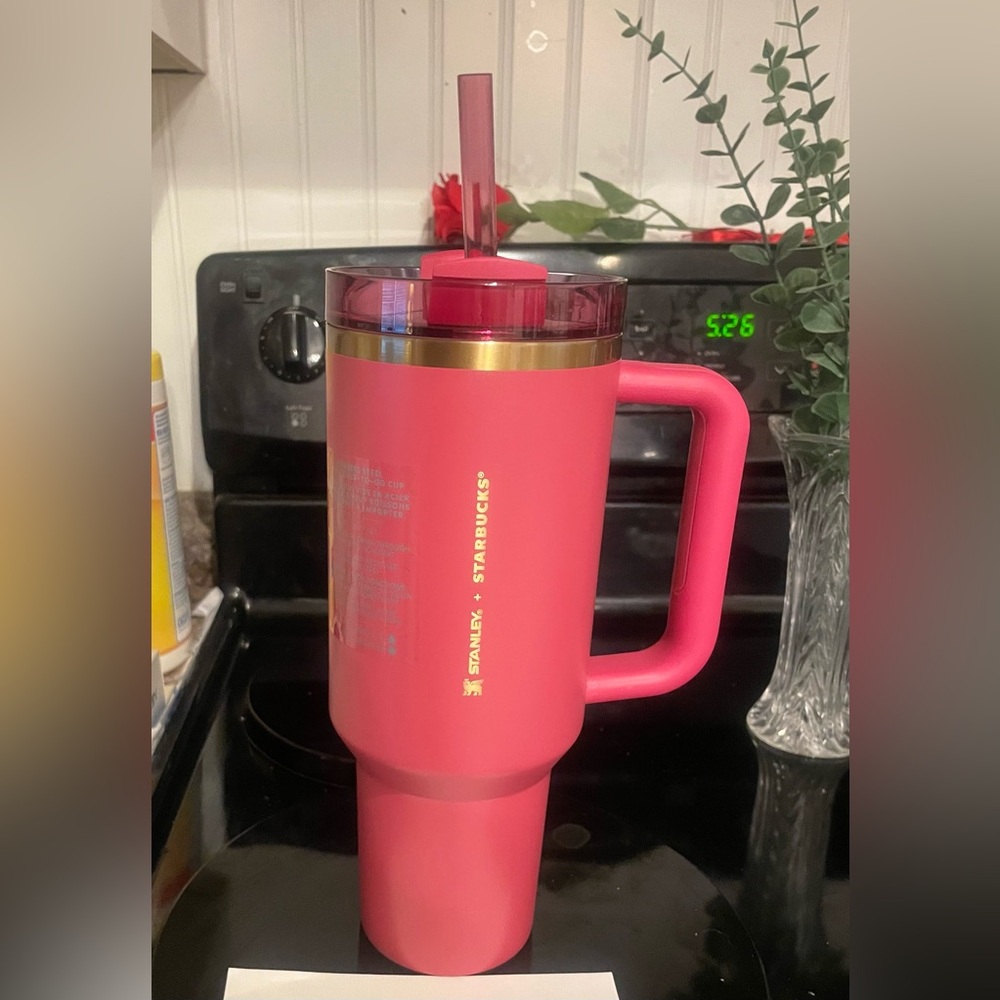 New w/Tags Stanley & Starbucks Collaboration Berry Glimmer 40 Oz Quencher